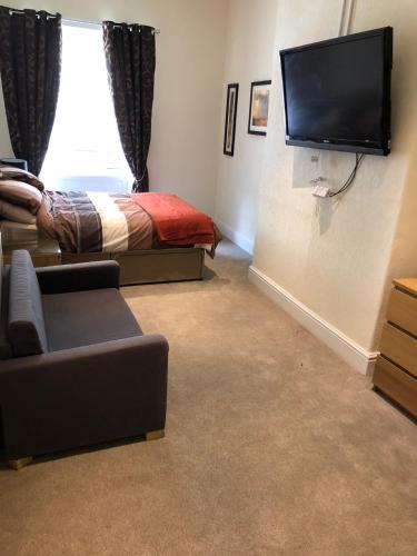 Dewsbury House | Wellington Tavern Accommodation