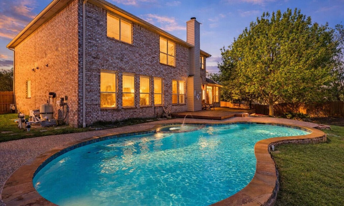 Sachse House | Wellness 5BR W Pool, BBQ, Yard & Fire Pit