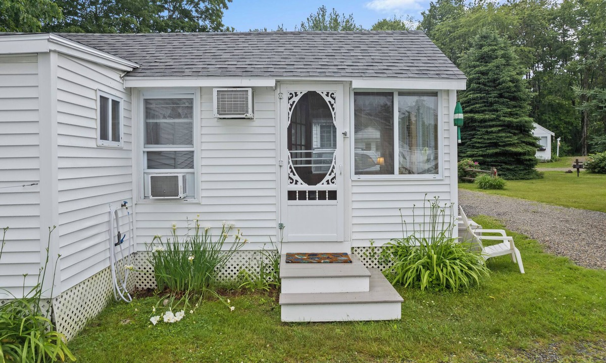 Moody Cabin | Wells/Ogunquit country cabin Sleeps 4