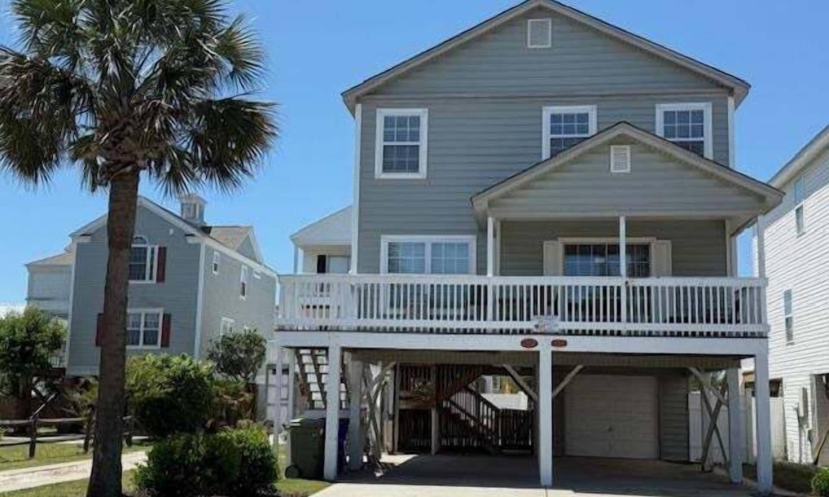 Surfside Beach House | Wells On 7th 4 Bedroom Home by RedAwning