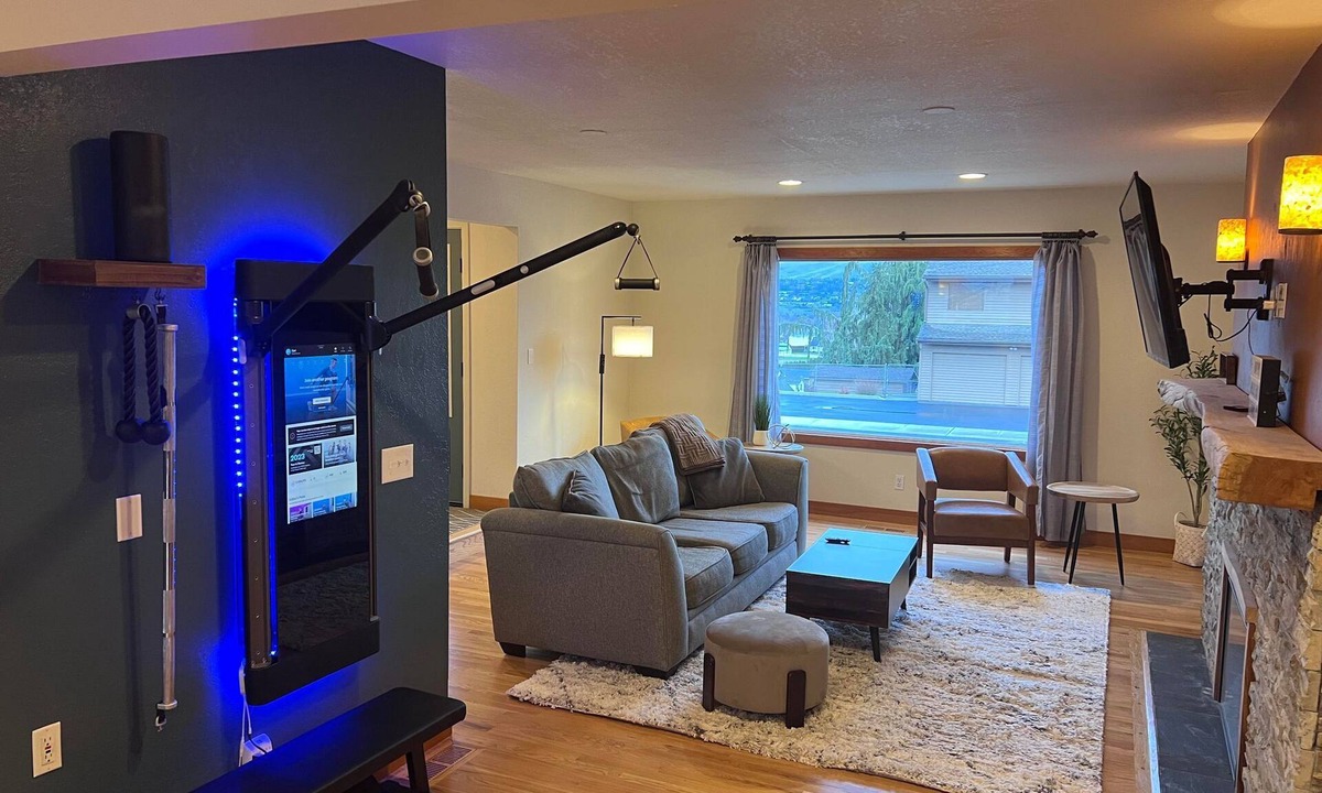 Monitor House | Wenatchee Oasis ~ Hot Tub, Views, Trail Access