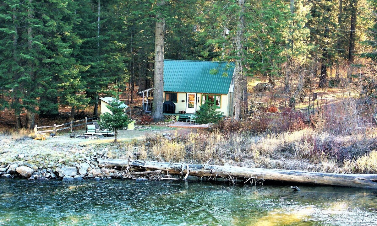 Leavenworth Cottage | Wenatchee River Banks