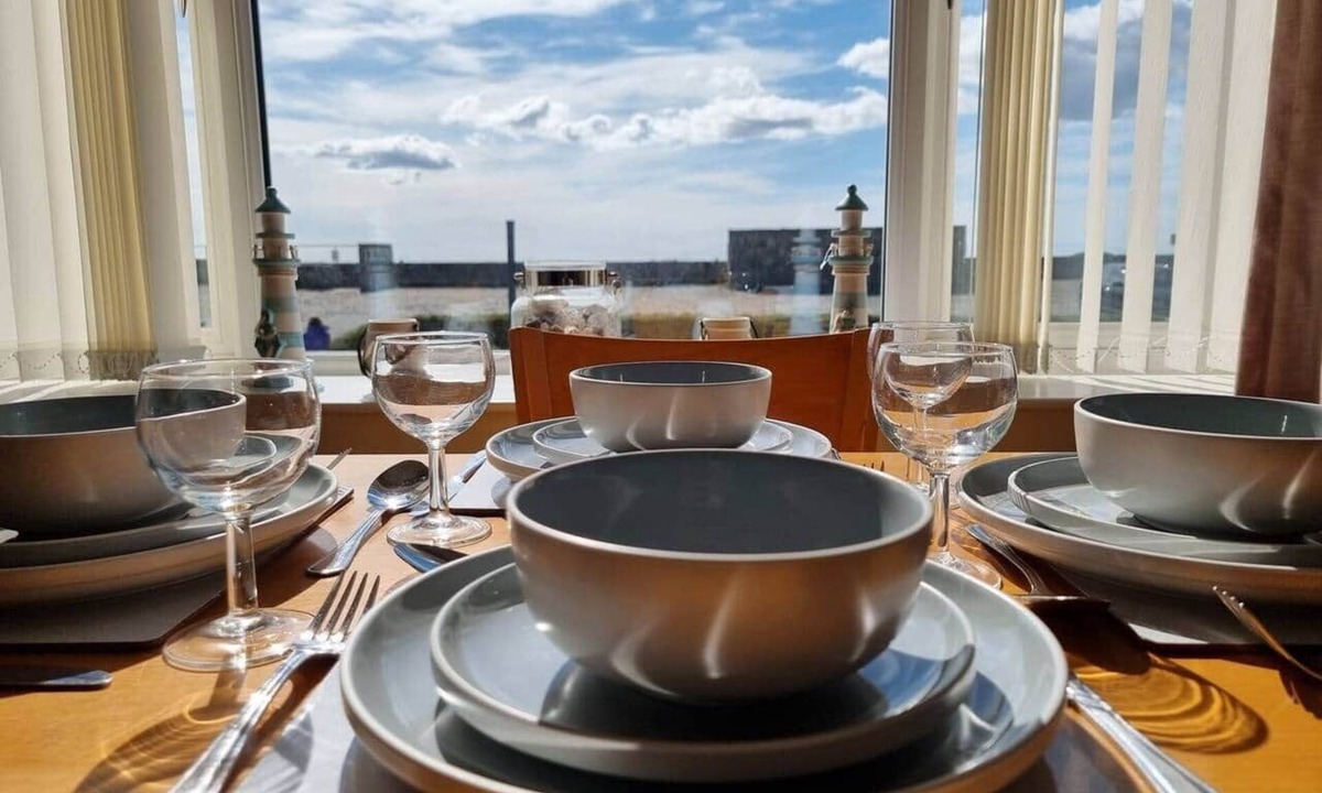 Dinas Dinlle Apartment | Wendon Holidays - Pebbles