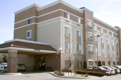 College Hill Hotel | Wesley Inn and Suites