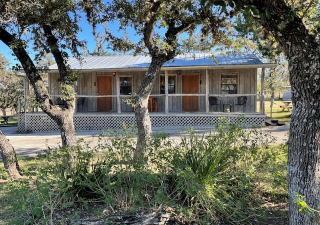 Bandera House | West 1077 Guest Ranch - Buckeye Room 3