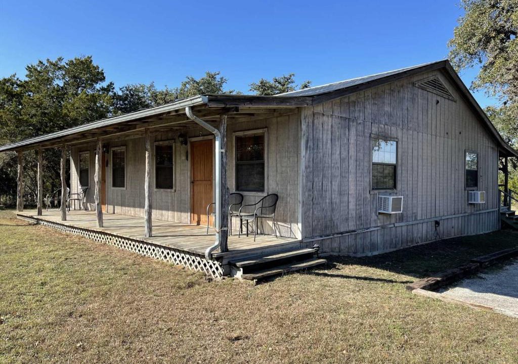 Bandera Bed & Breakfast | West 1077 Guest Ranch- Hackberry Room 10