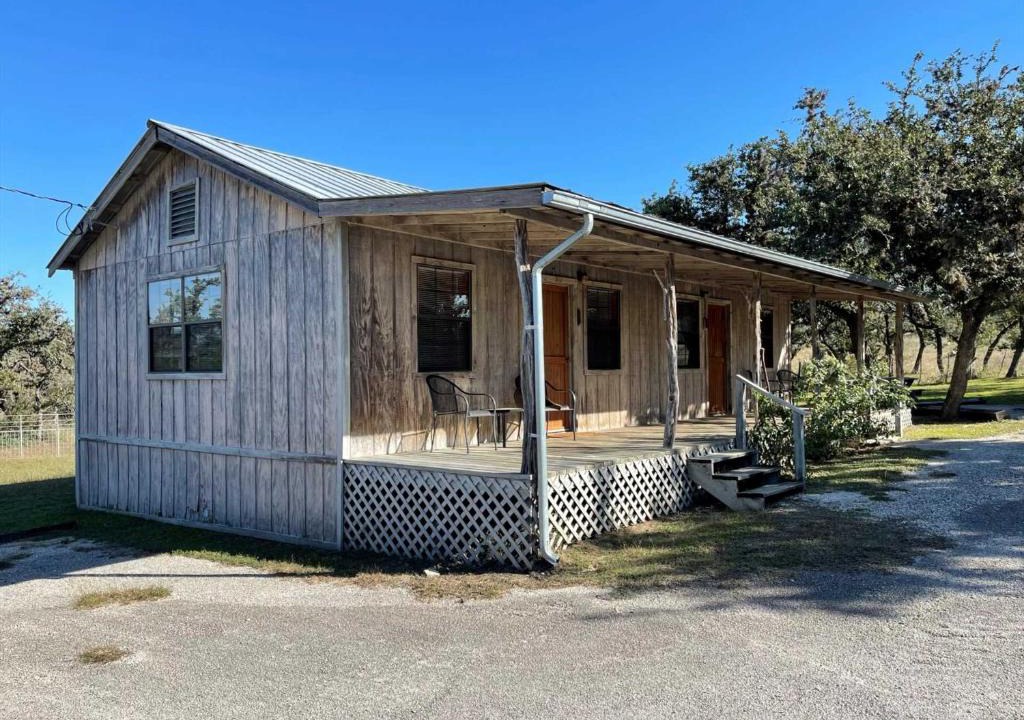 Bandera Bed & Breakfast | West 1077 Guest Ranch - Red Oak Room 5