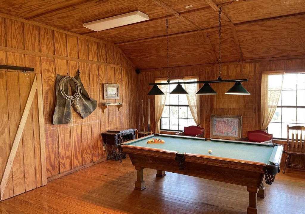 Bandera Bed & Breakfast | West 1077 Guest Ranch - Red Bud Room 11