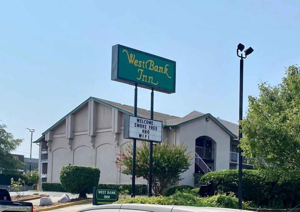 National Hills Hotel | West Bank Inn