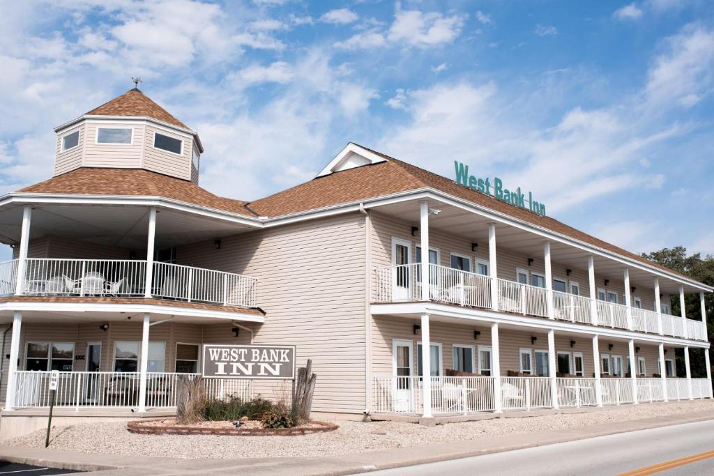Celina Hotel | West Bank Inn