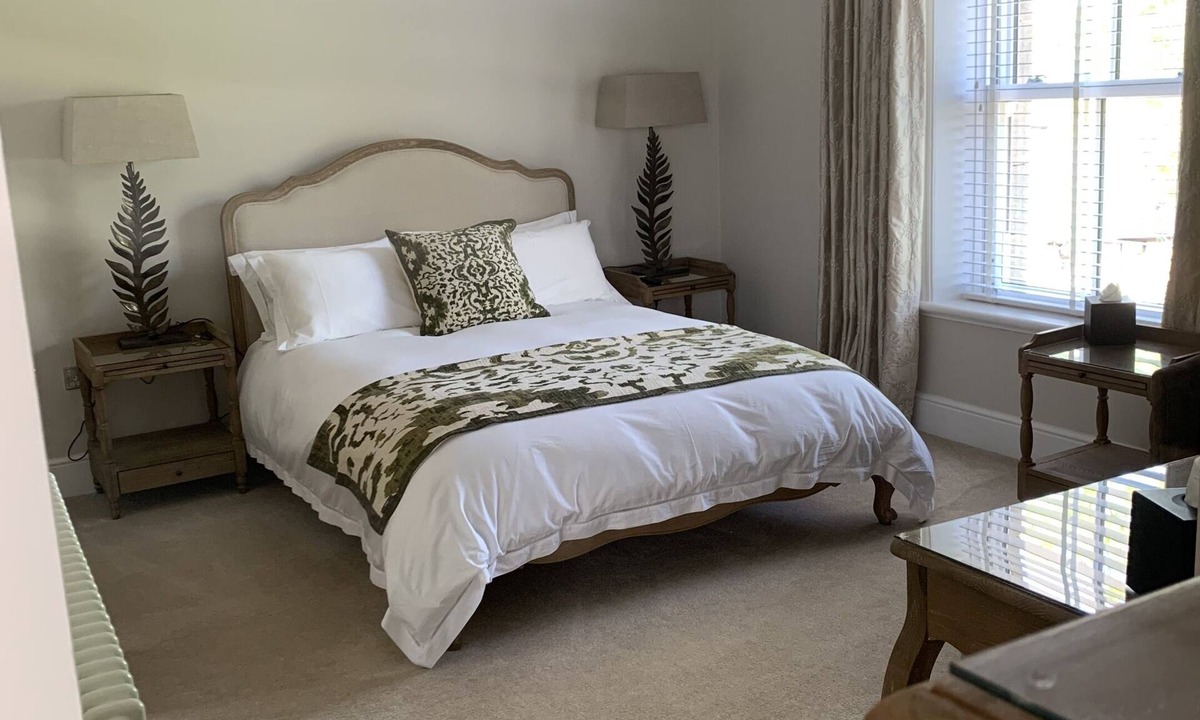 Lanchester House | West bound - Luxurious, Elegant and Quiet