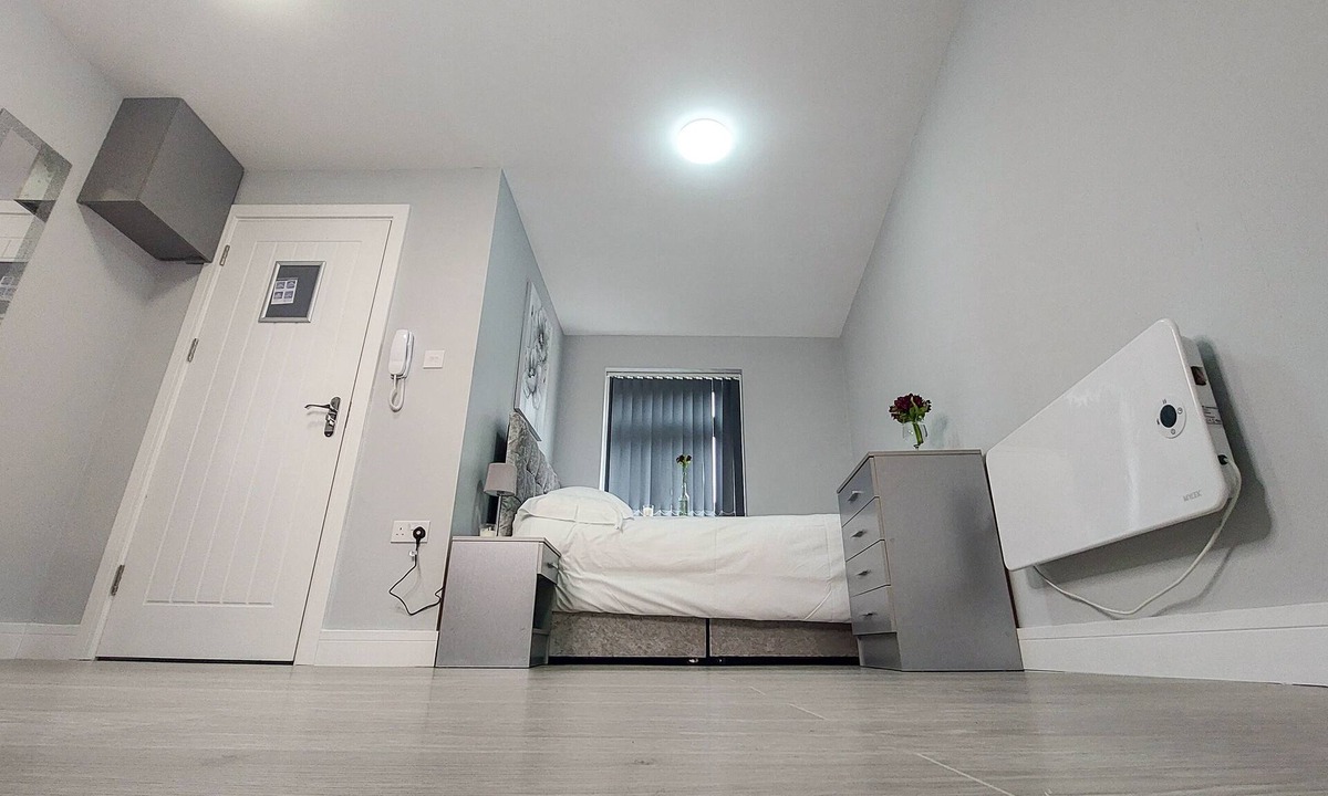 West Bromwich Apartment | West Bromwich Studio, Sleeps 2 near Birmingham