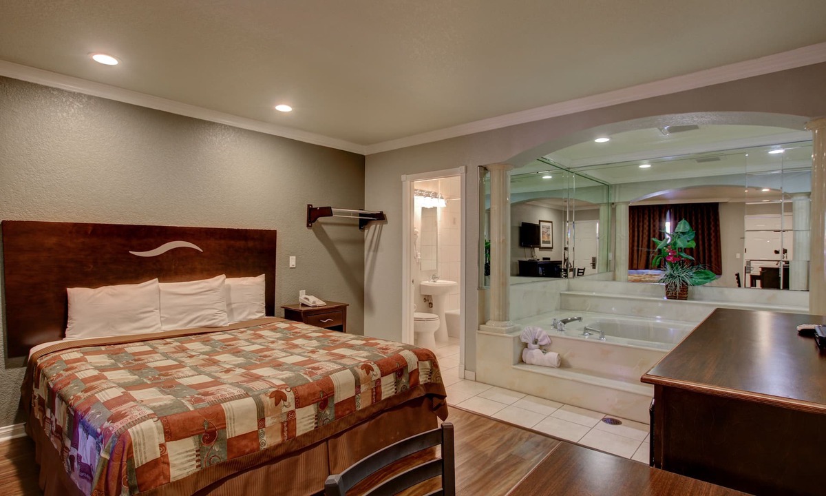 Santa Ana House | West Coast Inn - Near Gem Theatre