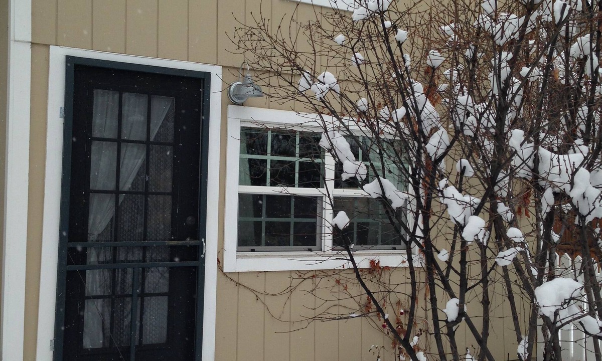 West End Cottage | West-end carriage house