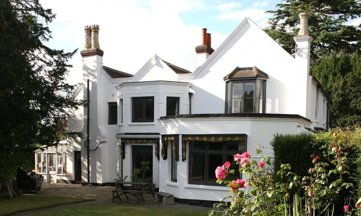 Esher Bed & Breakfast | West End Lodge