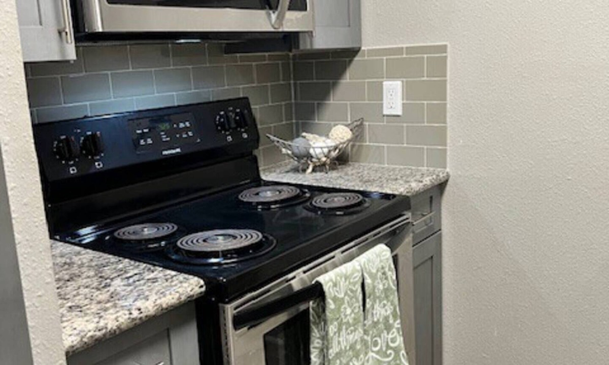 Beaumont Apartment | West End Oasis