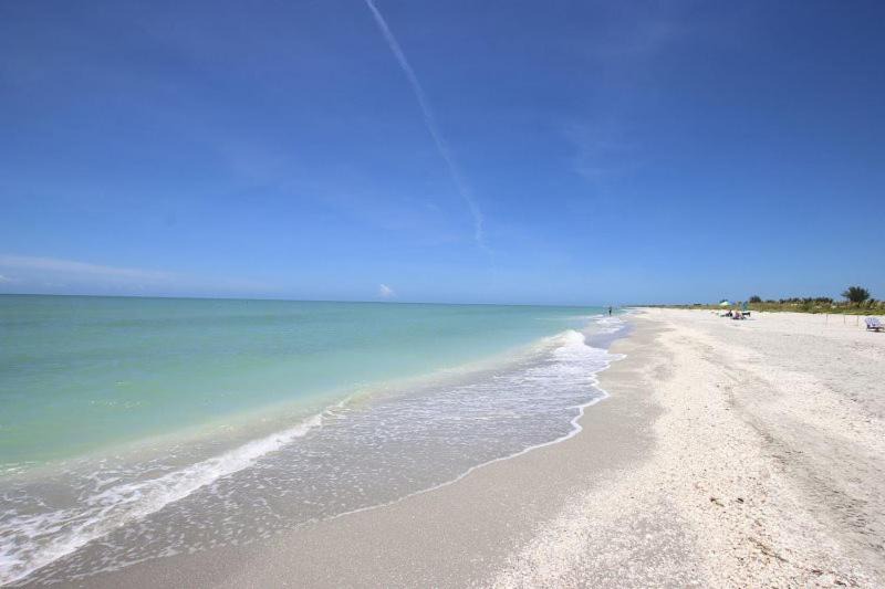 Tradewinds House | West End Paradise 3