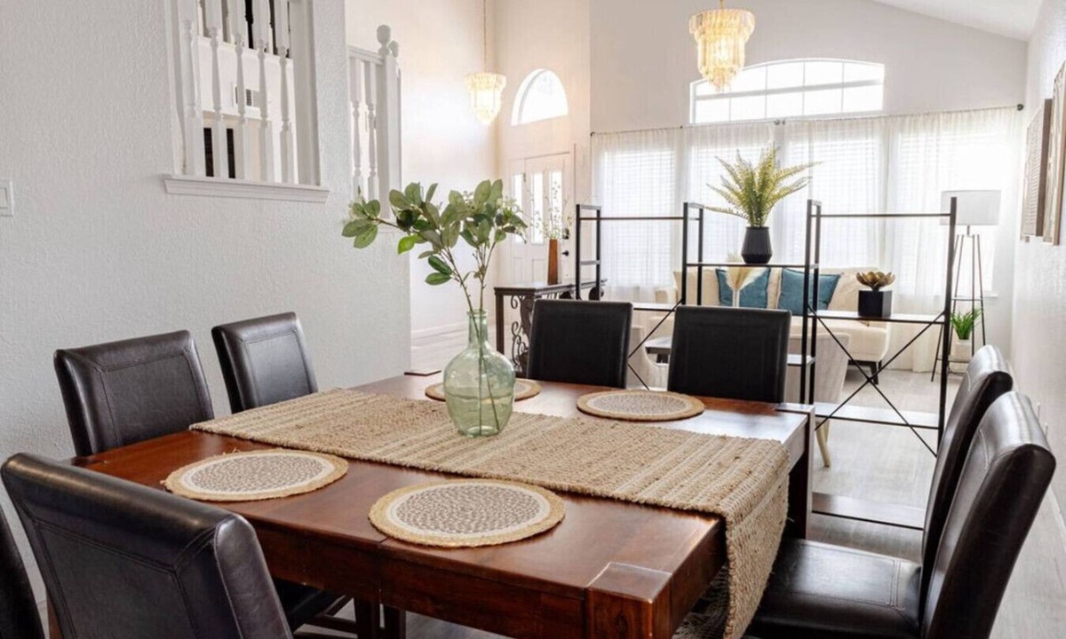 El Paso House | West EP Poolside Mountain Views