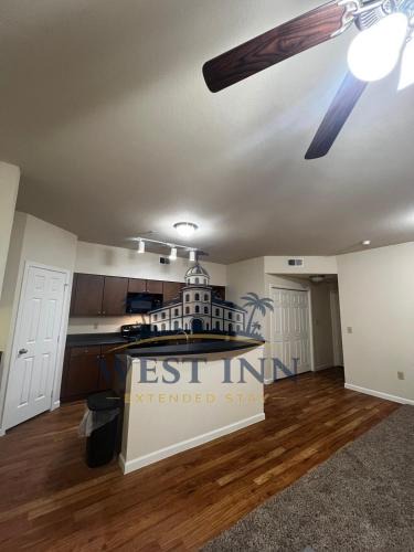 Voth Apartment | West Inn Extended Stay Stoneleigh