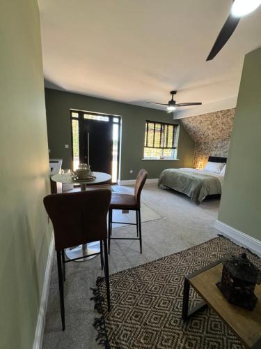 Earlswood House | West Lodge