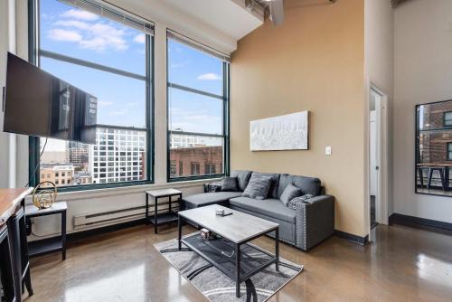 West Loop Apartment | West Loop - City Views With In & Out Parking 6
