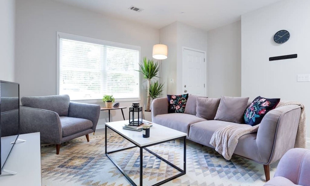 Home Park Apartment | West Midtown 2BR (1st Floor) w/Free parking