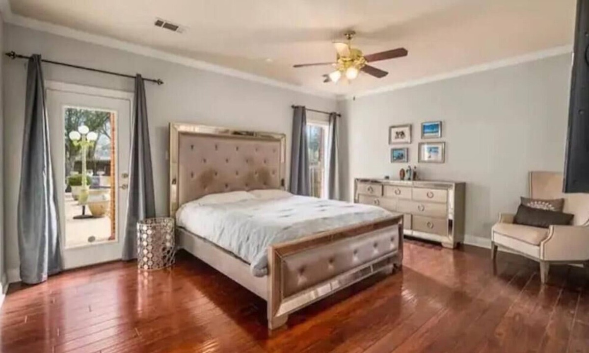 Alexandria House | WEST POINTE Piece of Mind HoMe Stays