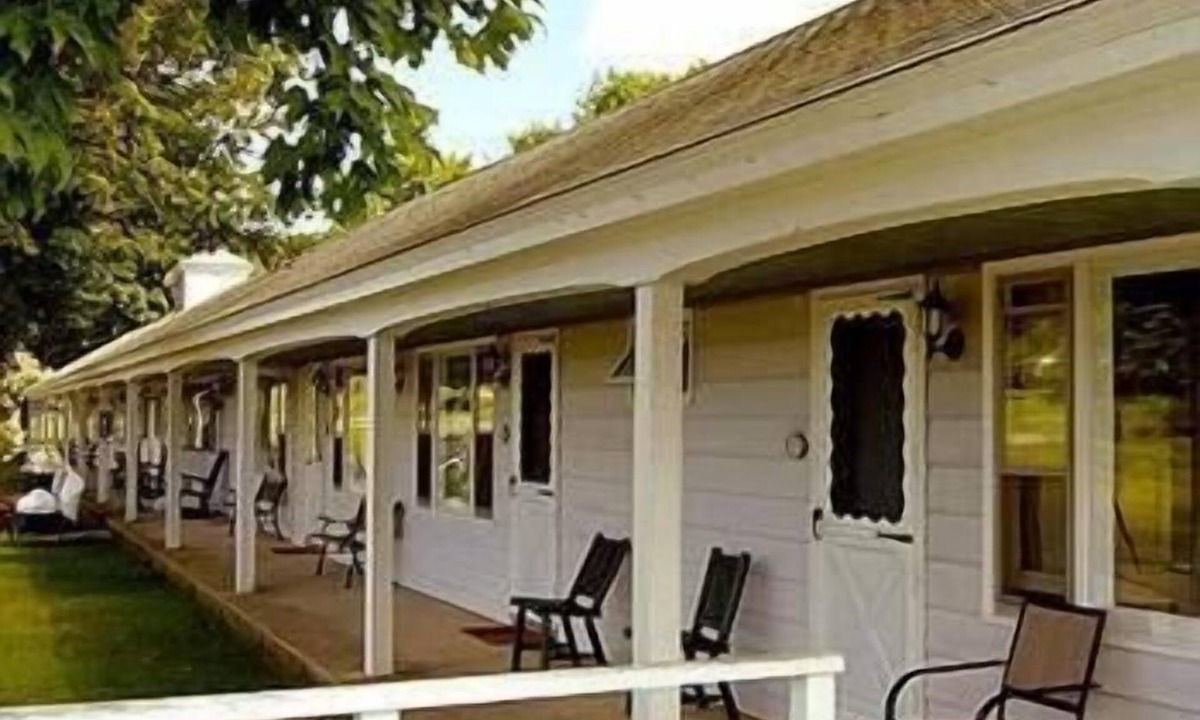 Bennington Hotel | West Road Motel