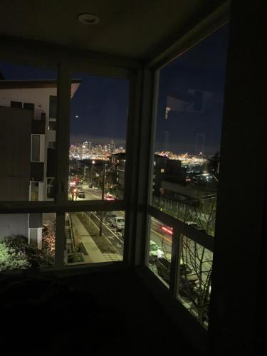 Fairmount Park Apartment | West Seattle near Alki