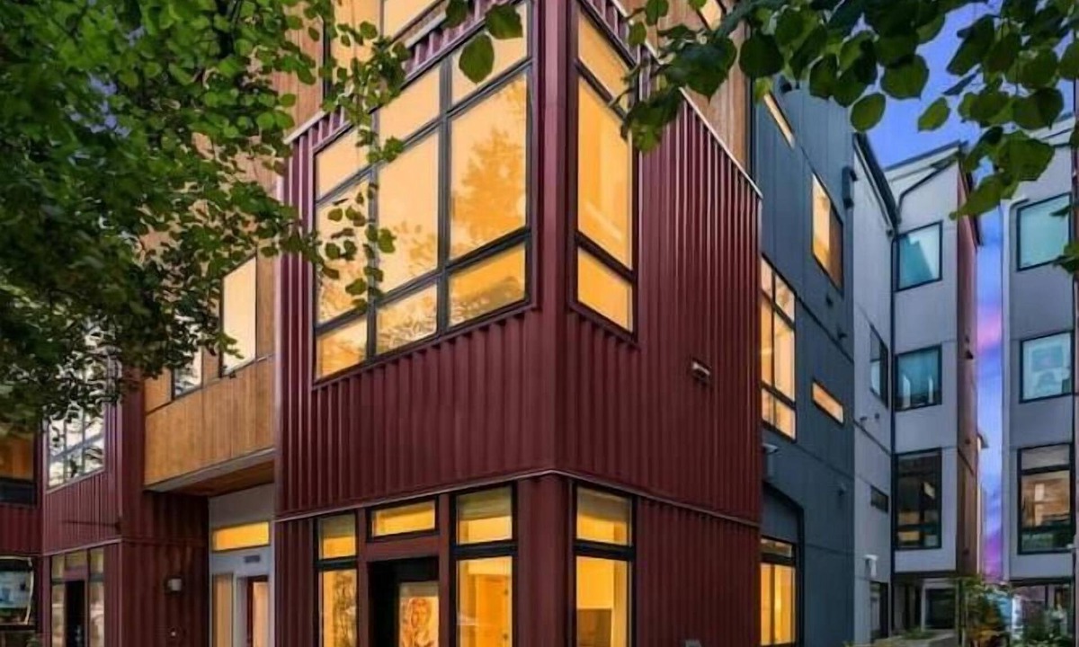 North Admiral House | West Seattle's Modern Townhome