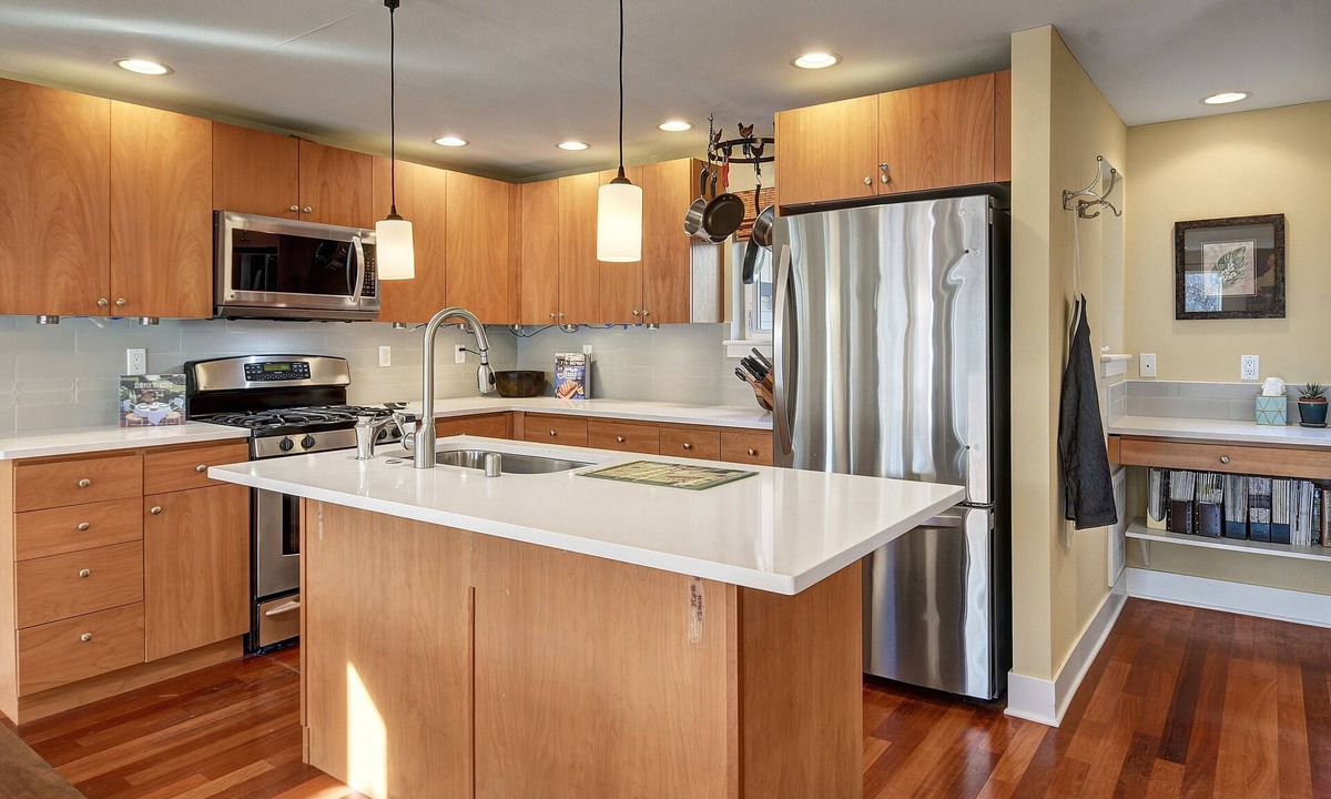 Genesee House | West Seattle townhouse in the heart of Alaska Junction