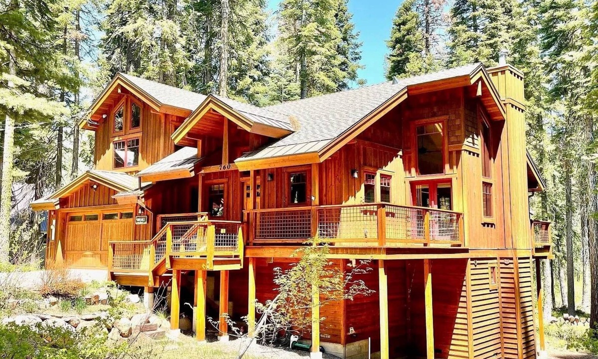 Tahoe Pines House | West Shore Woodsy Escape