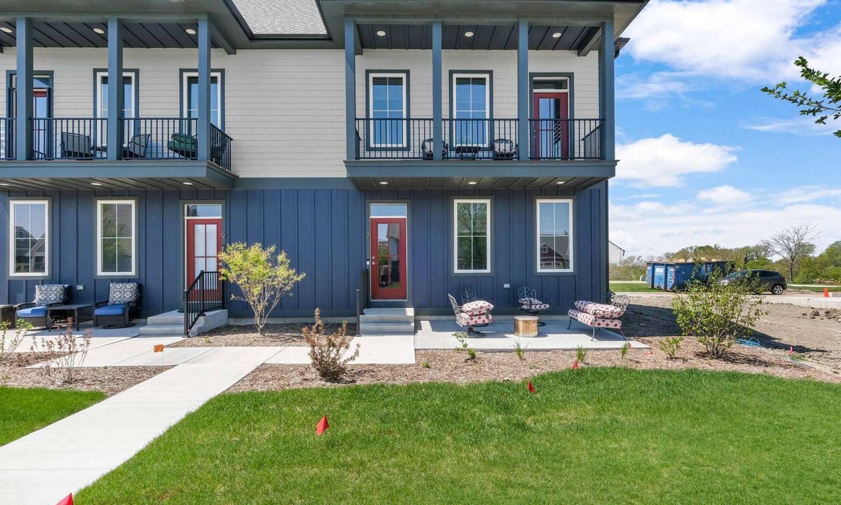 Ottawa House | West Side Duplex | Port Place Neighborhood