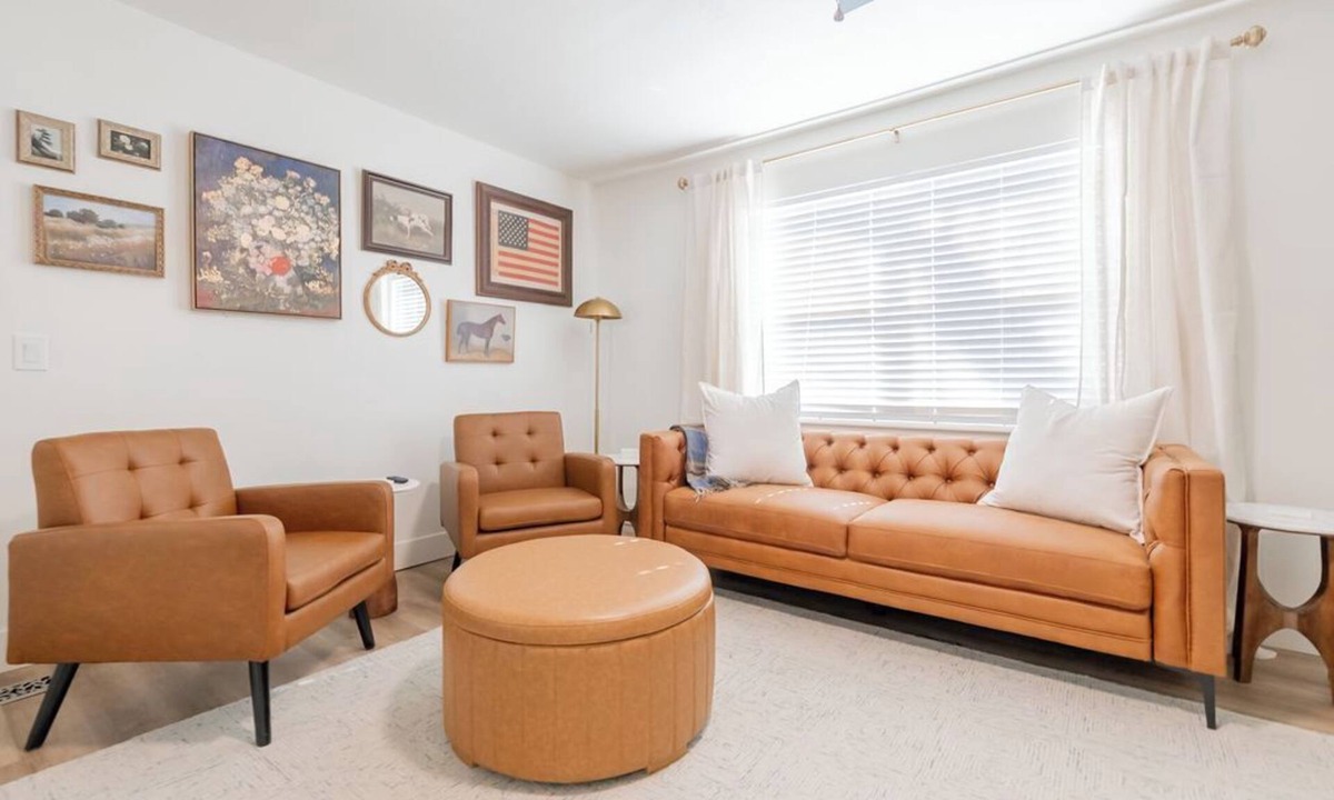 Stillwater House | West Street Retreat - Minutes from Downtown
