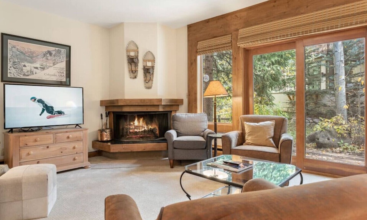 Vail Villa | West Vail Ptarmigan Townhome - Summer Pool
