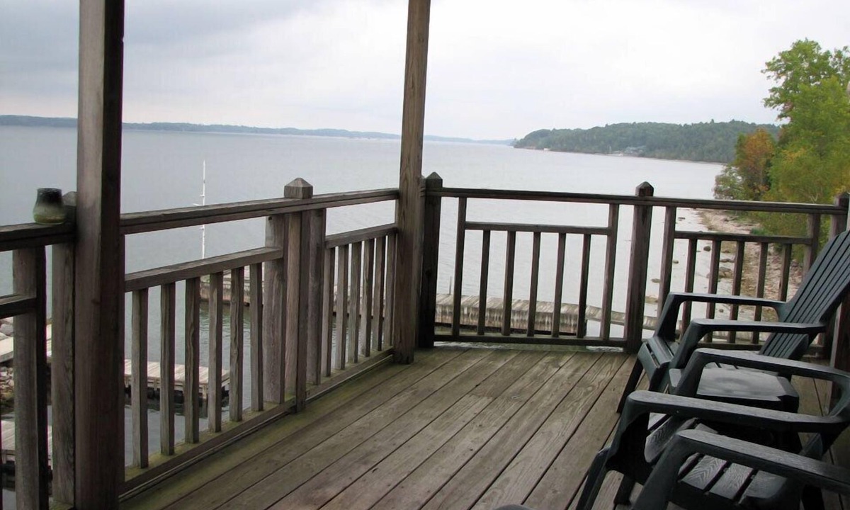 Clayton Hotel | West Winds Motel & Cottages