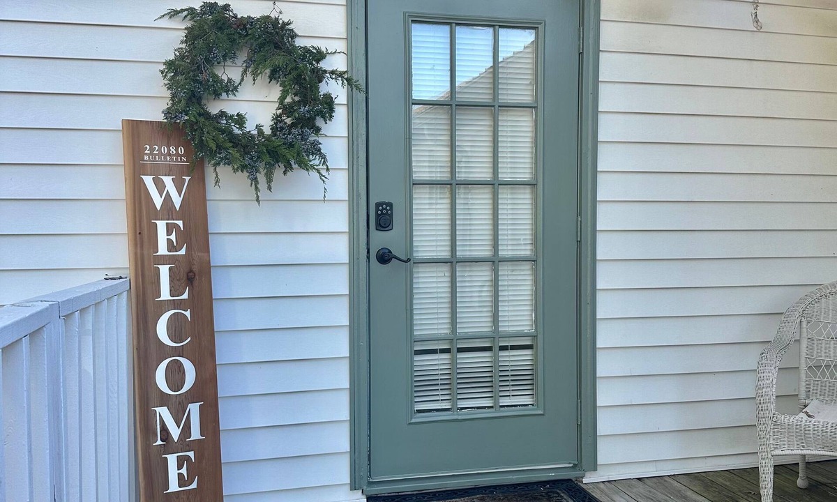 Waynesville Apartment | West Wing at The Stables