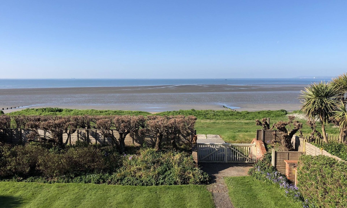 West Wittering House | West Wittering Beach House. Direct beach access.