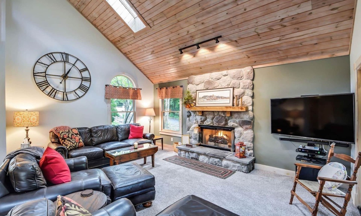 The Galena Territory House | Westaway-Spacious Home w/Private Hot Tub, Fireplace, Amazing 1st Floor Layout