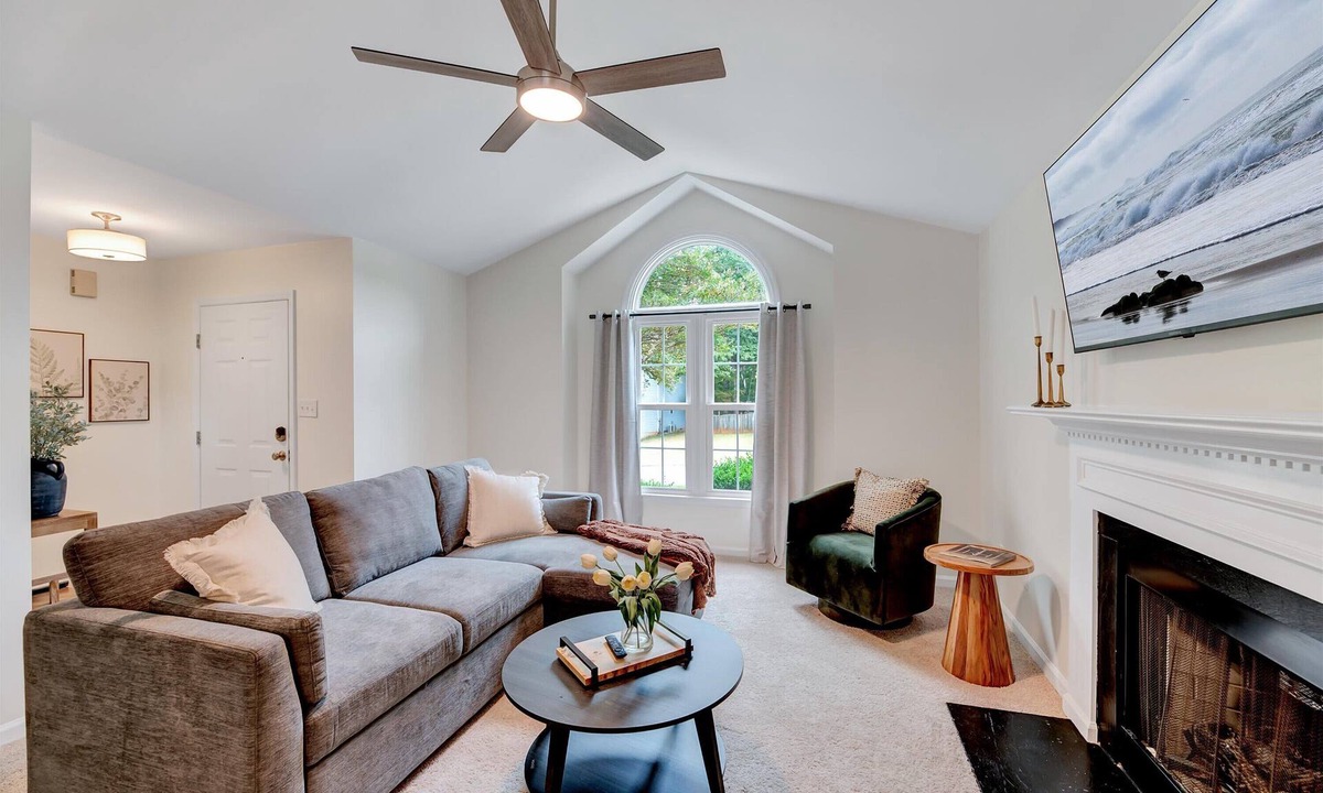 Northwest Raleigh House | WestBorough Hideaway Fenced Yard, 3B, Central