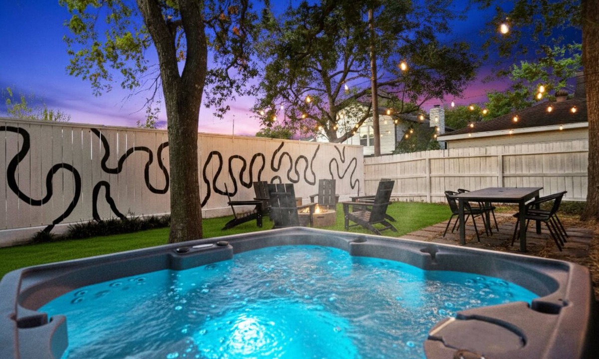 Garden Oaks House | Western Boots & Spa-Hot Tub, BBQ, Firepit, Gameroom & Good Times!