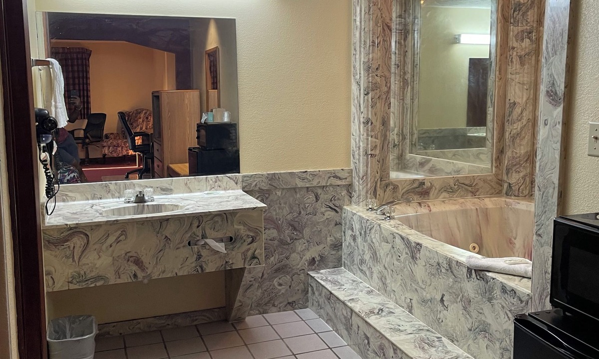 Hazlehurst Hotel | Western Inn Express