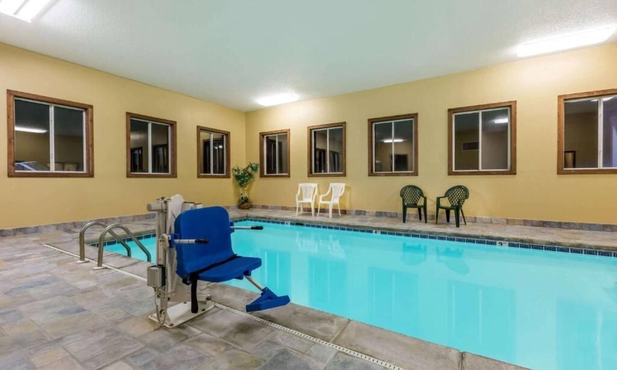 Grinnell Hotel | Western Inn & Suites