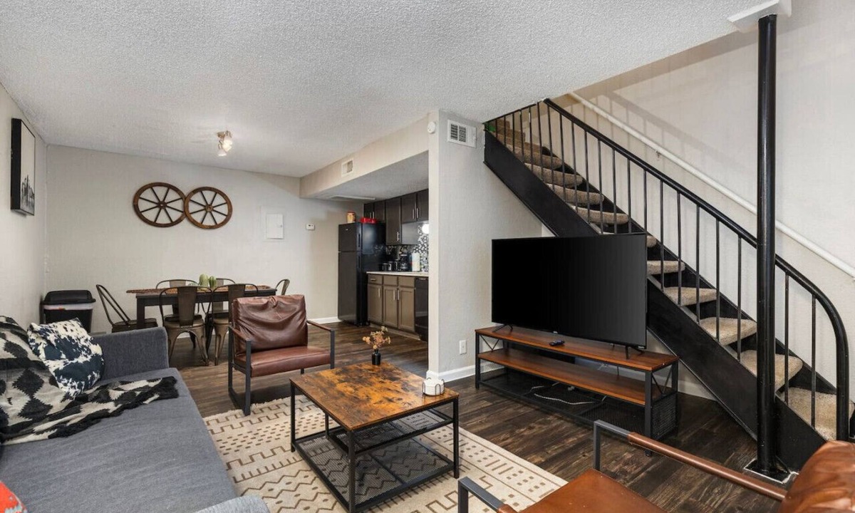 Fort Worth Apartment | Western Modern 2 Story Loft: Pool, Gym, Biz Center