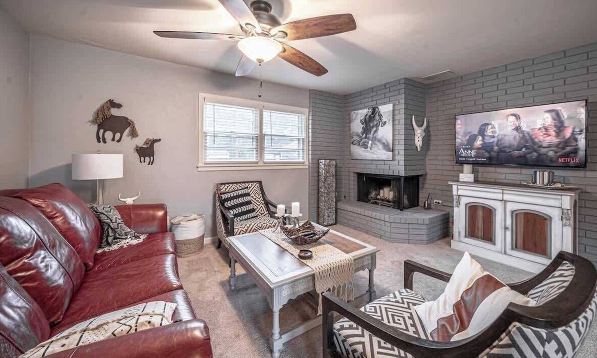 Lubbock House | Western Reunion - 2BR 1BA - Clean, Quiet, Safe