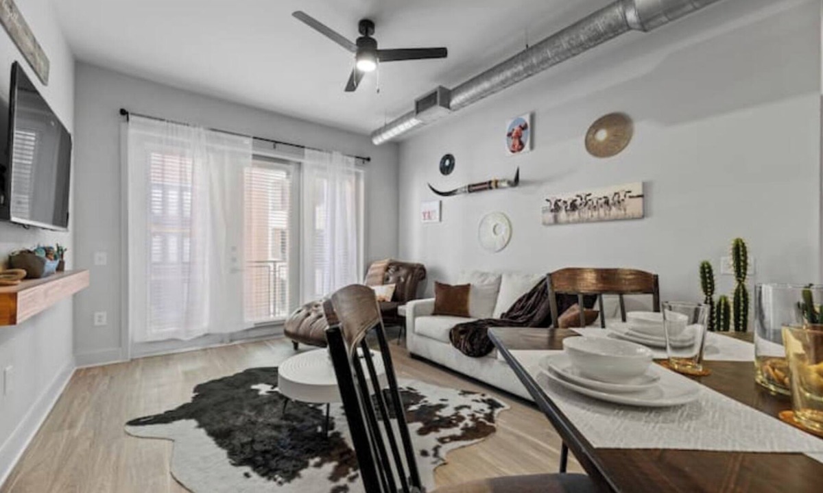 Dallas Design District Apartment | Western Saloon 2BR 4Bed Prime Location