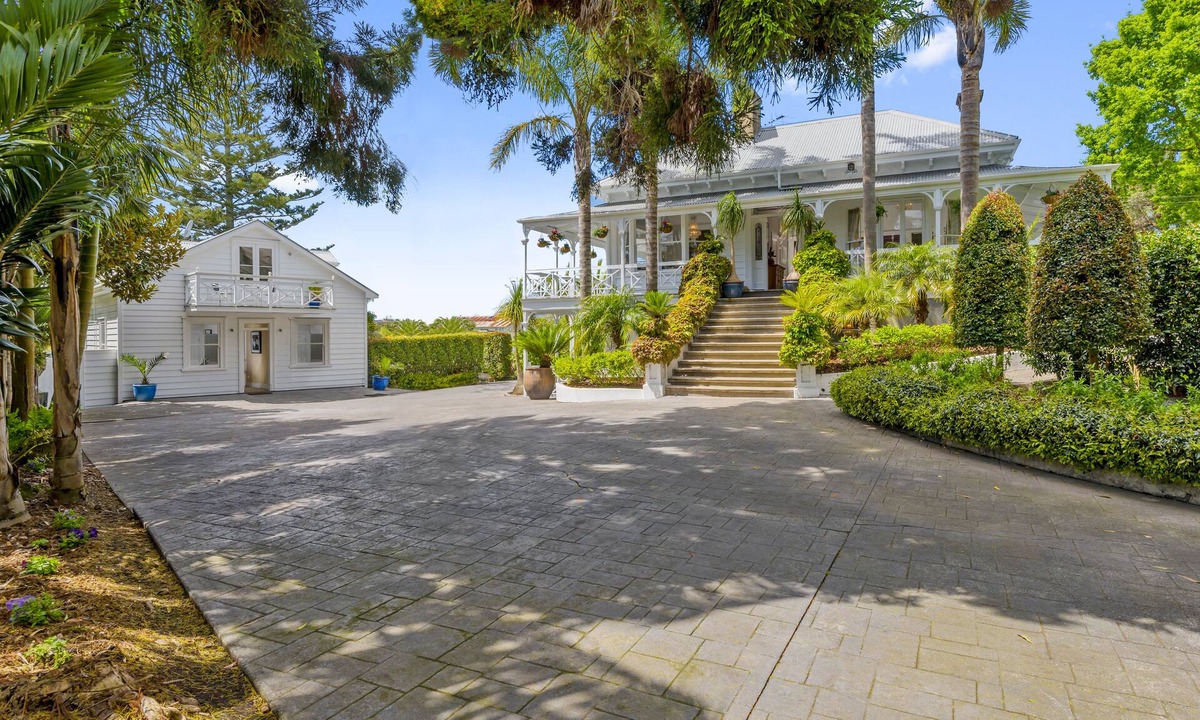 Kingsland House | Western Springs Villa