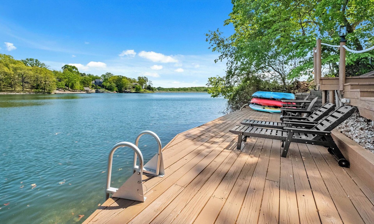 Bella Vista House | Western Waters: Lake Front > Boat Dock > Game Room > Fire Pit