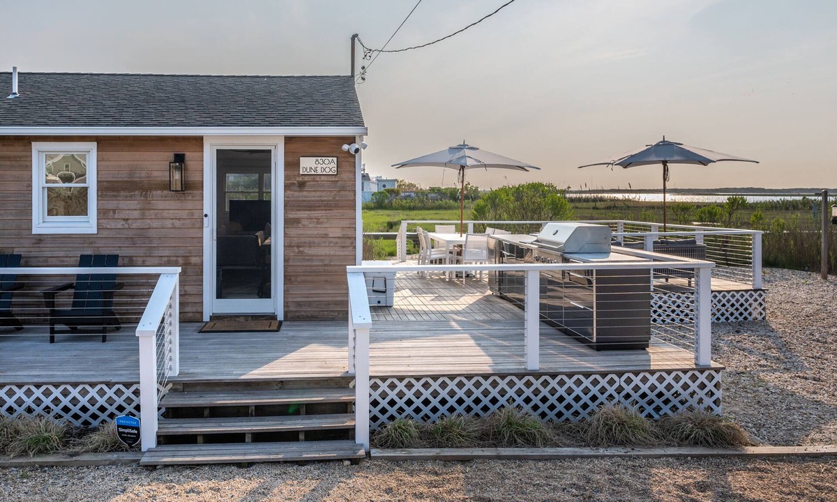 West Hampton Dunes House | Westhampton Beach Dune Dog on the Bay Steps From the Ocean