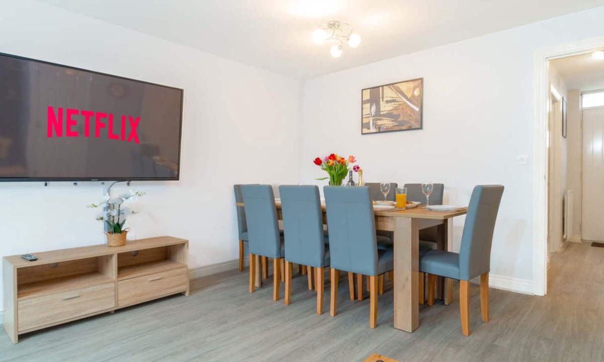 Peterborough House | Westlake Base, Contractor Group Friendly + Parking